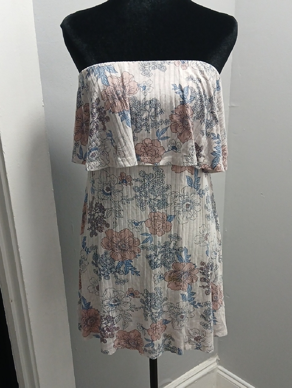 Strapless mini-dress